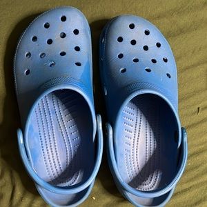 Well loved men’s 7 women’s 9 blue crocs.